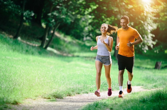 Đi bộ nhanh và chạy bộ giúp ngăn ngừa nguy cơ đột quỵ