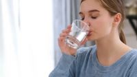 Uống nước có giúp bạn giảm cân hay không?